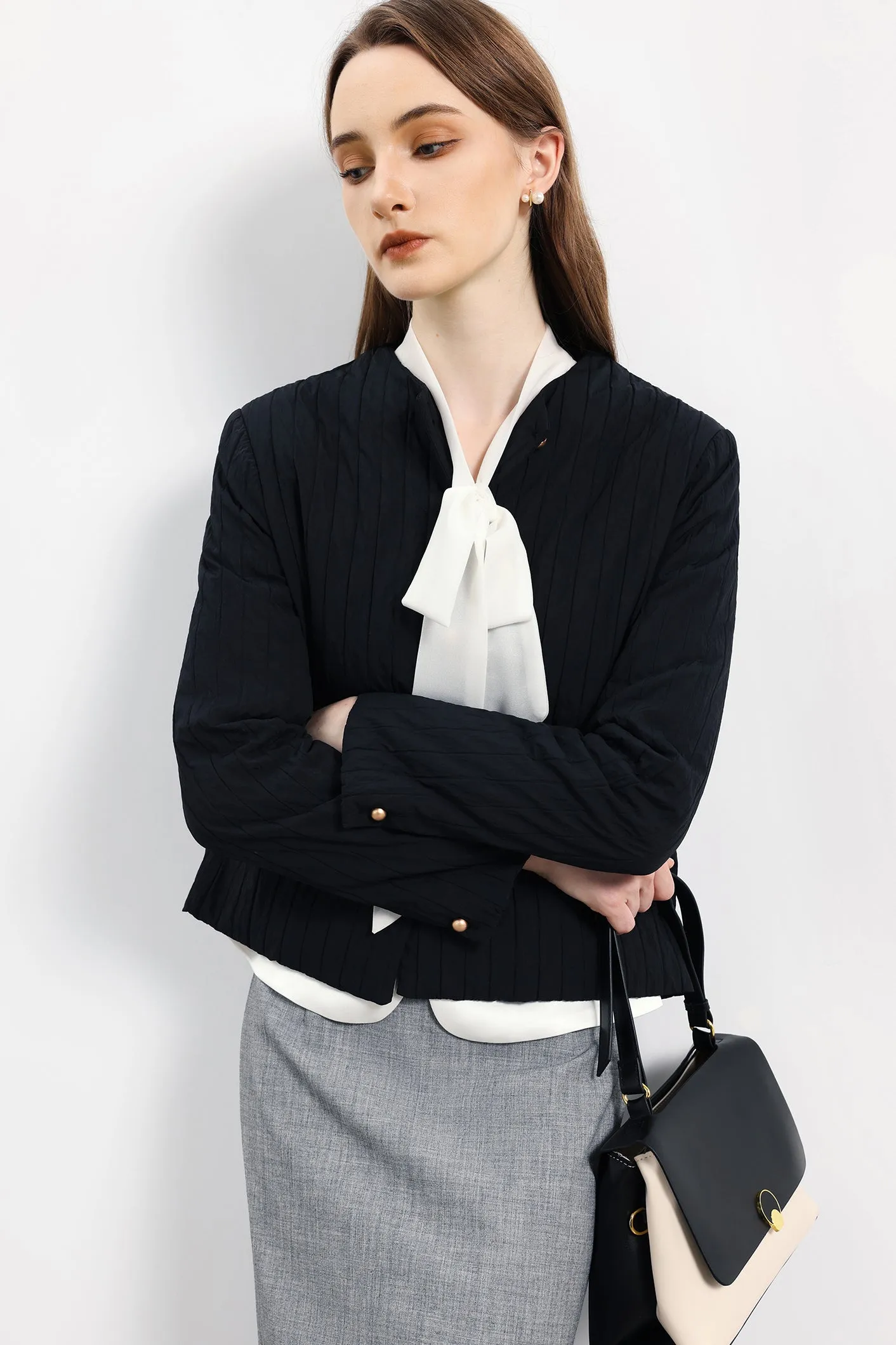 Round neck wrinkled quilt jacket lined in two colors