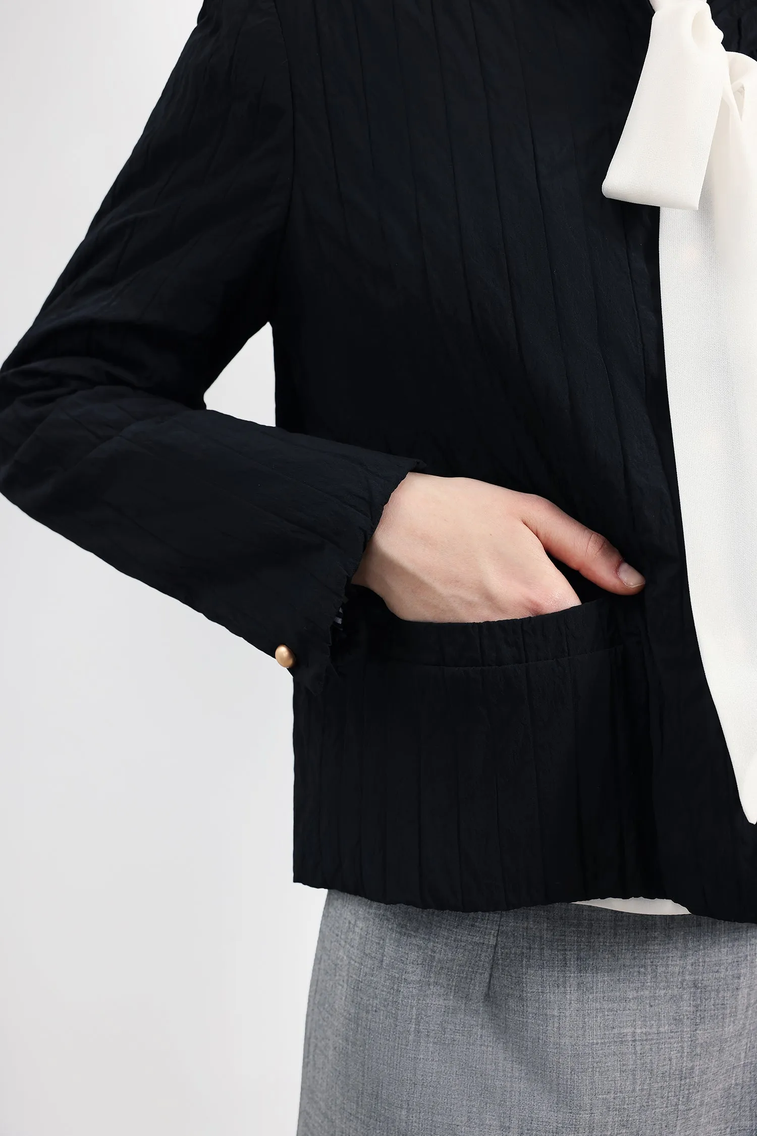 Round neck wrinkled quilt jacket lined in two colors